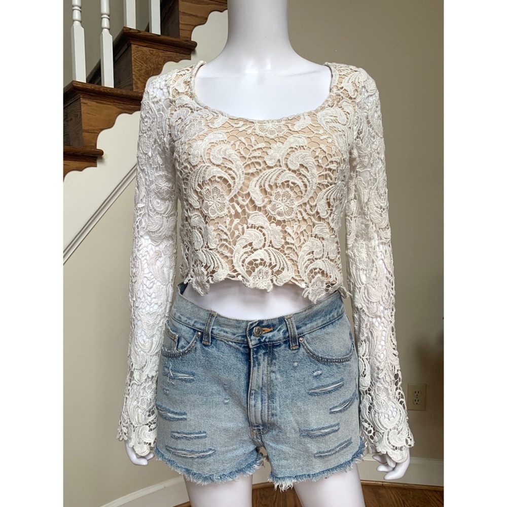 Zara distressed light wash denim shorts, size 6 - Picture 10 of 10